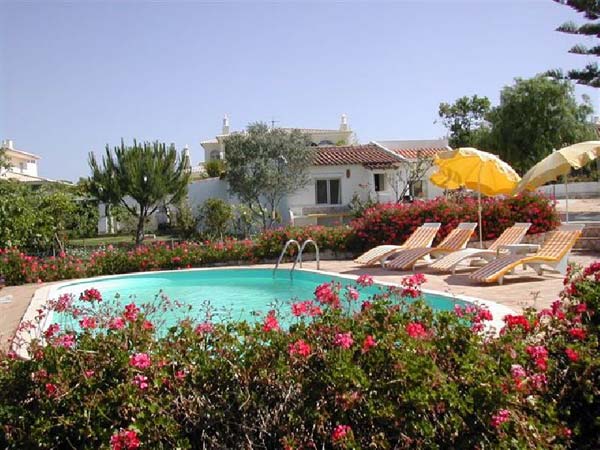 Landestypisches Algarve Ferienhaus mit eigenem Pool und tollem Garten